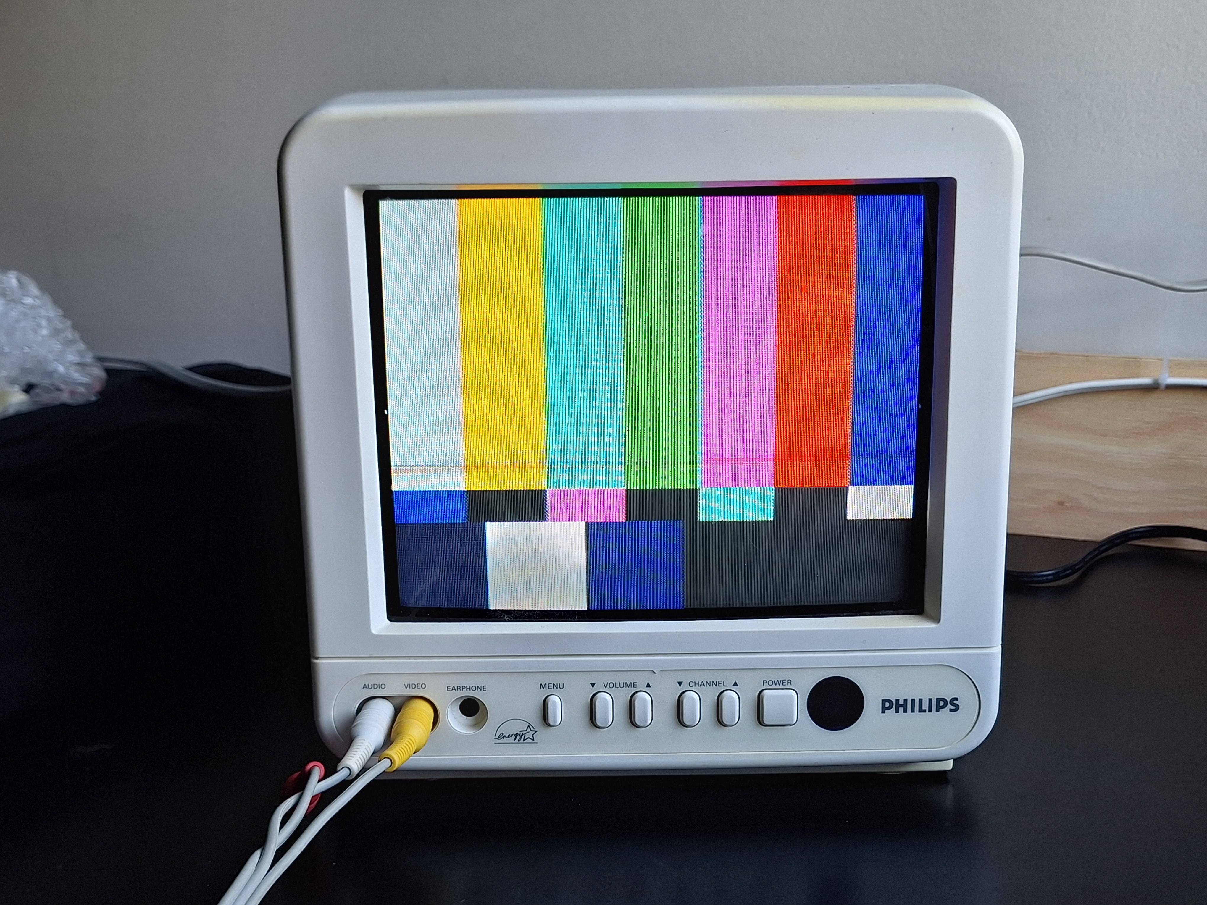 PHILIPS LCDテレビ FM/AMステレオ受信機　90年式 Moshe's early birthday gift: a Philips 90AL765 | The SWLing Post